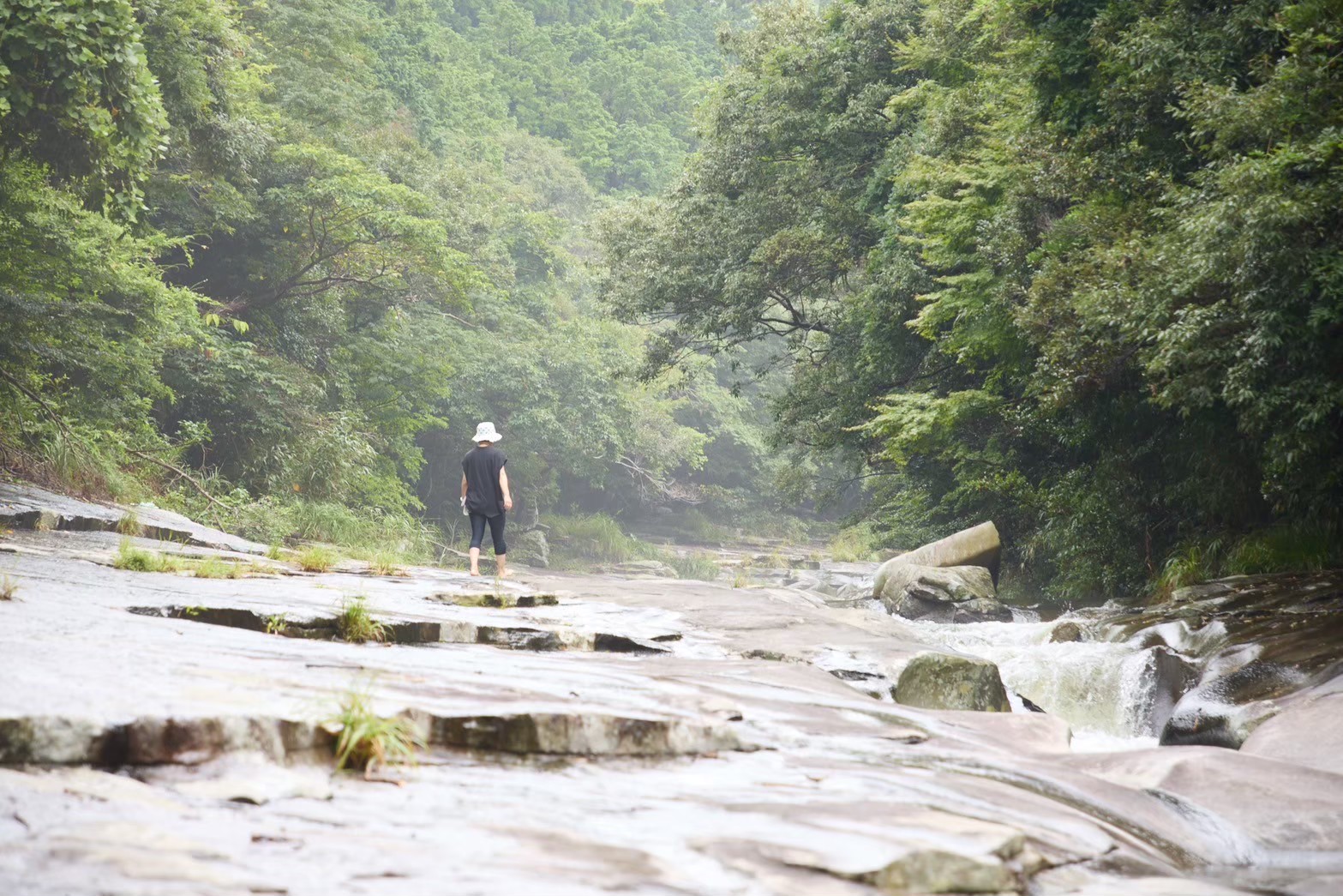 夏休み、涼を求めて美しい川へ。一枚岩の花崗岩が圧巻。