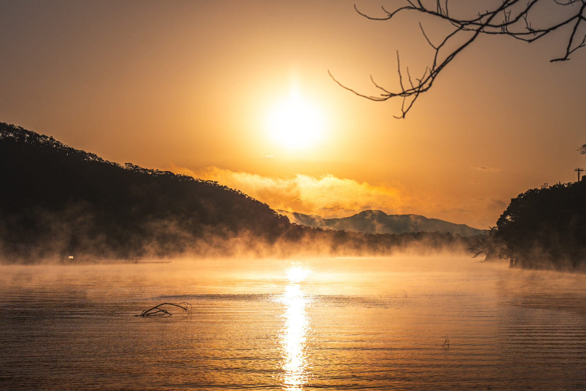 対馬の「気嵐」。限られた季節にだけ現れる秋冬の風物詩。
